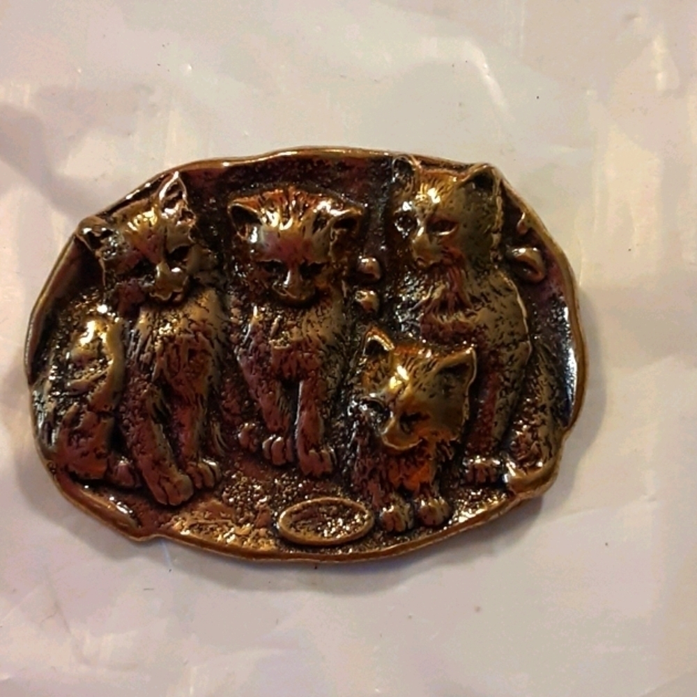 Cat Brooch Goldtone